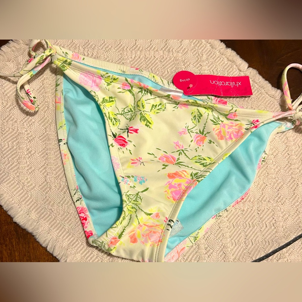 👙Xhilaration NWT, Floral String Bikini Bottom, Size LG